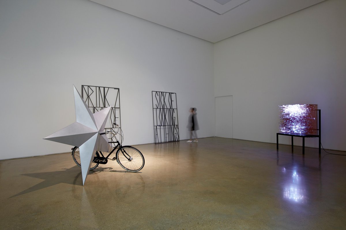 PKMGALLERY's tweet photo. <Stream, Streaming Persona>
Sculptures by Wonwoo Lee and @maxrelaxco 
#PKMGallery #Maxrelax #Wonwoolee #YoungDoJeong http://t.co/mRnRLPqi9a
