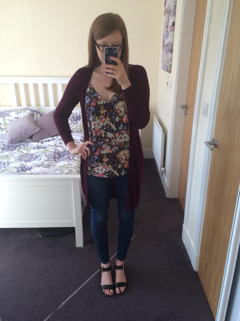 LauraSD_86's tweet photo. Loving the new collection from @OasisFashion and @V_and_A #MyLifeInPrint http://t.co/gSbvAvRU15