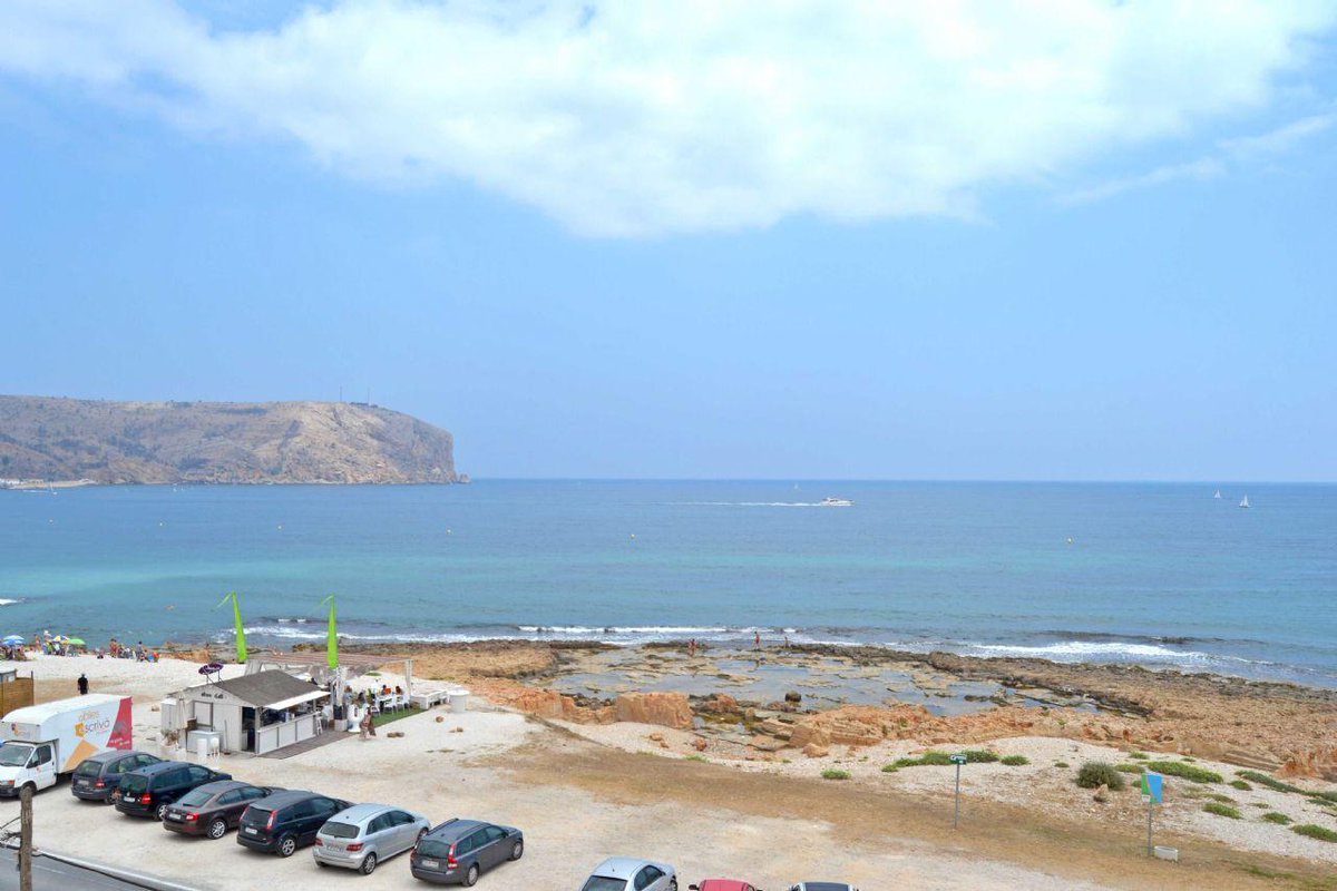 LauroraVillas's tweet photo. En Alquiler Anual Apartamento en primera linea de playa en el Montañar I de Jávea, con vistas.
http://t.co/tV2ozvY9pG http://t.co/FraMXVJWGl