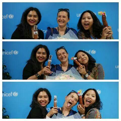 anissa_elok's tweet photo. Who said you can't be friends with your boss? @SevinJakarta @Sasmintul @UReport_id #FriendshipDay #BedatapiTeman http://t.co/WN8va4kZT2