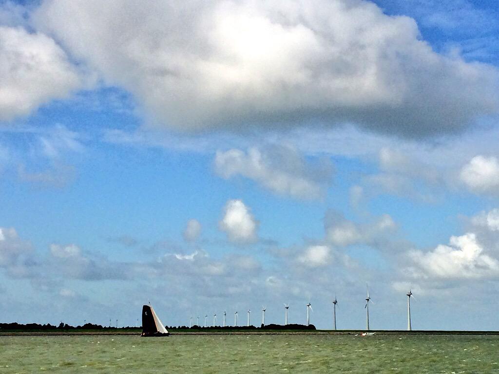 Hesteroz's tweet photo. We zijn er weer!! Vandaag in tropisch Lemmer:-) #floatingnomad #sks15 let's rock and roll!! http://t.co/E76TLQedO4
