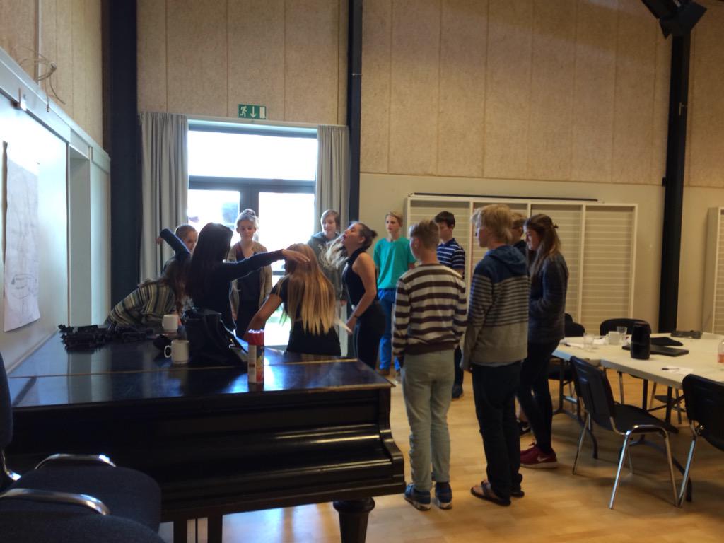 dselever's tweet photo. Hos DSE afholder vi sommerkursus med en masse engagerede elever! http://t.co/upZH5Yj4wq