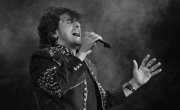 Fever 104 FM wishes Sonu Nigam, one of the most incredible singers of India, a very Happy Birthday! 