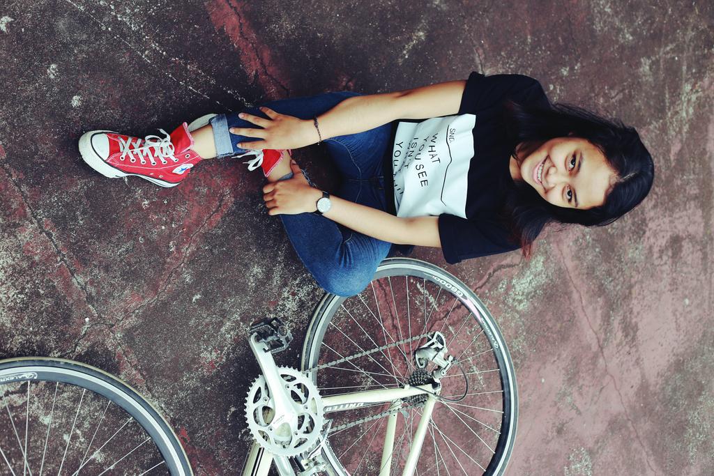 SNDL WUSIWUT AVAILABLE SIZE M &amp; XL 
IDR. 90.000 
CHECK BIO FOR ORDER 😇