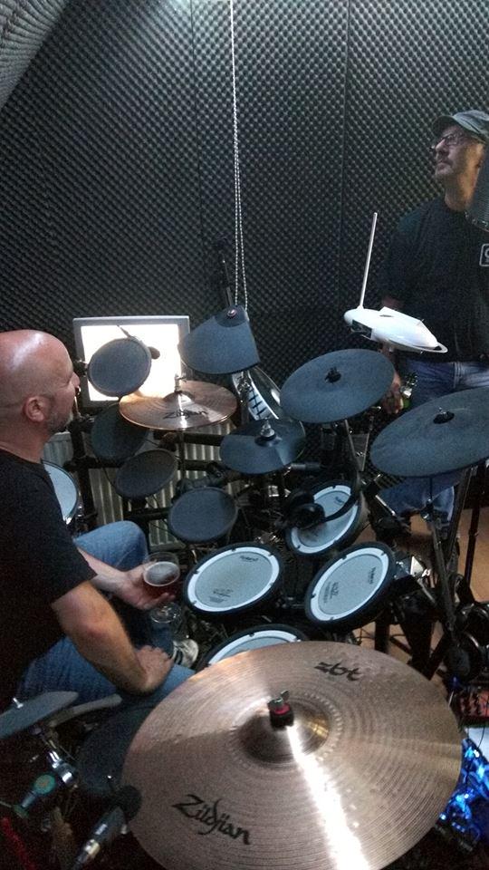 Jacky_Checker's tweet photo. Summer break? Hell no, studio time!! #nwsongs #fulllength #tedje http://t.co/GgSwnXSThD