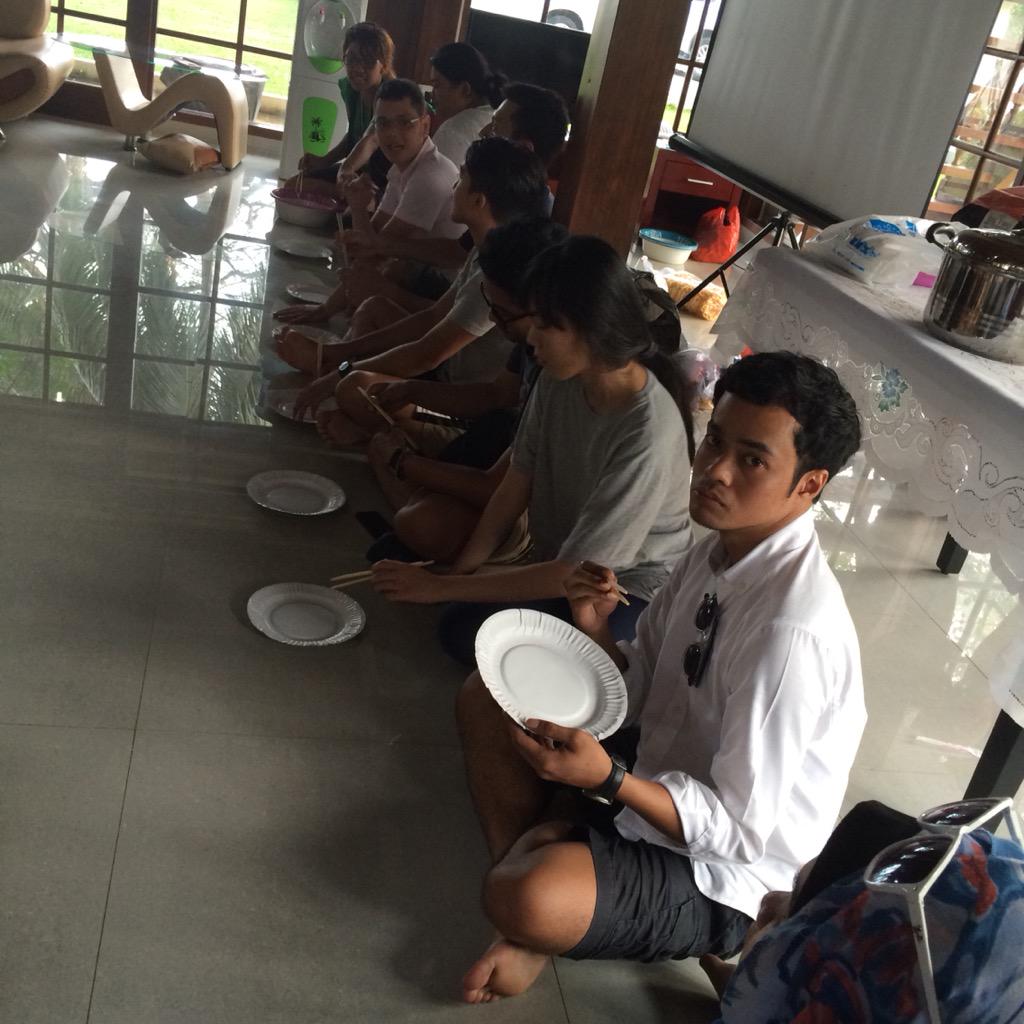 maizenouting's tweet photo. MicroAaaaaaadddd~~~ #MaizenOuting2015 http://t.co/vyWSJ6m488