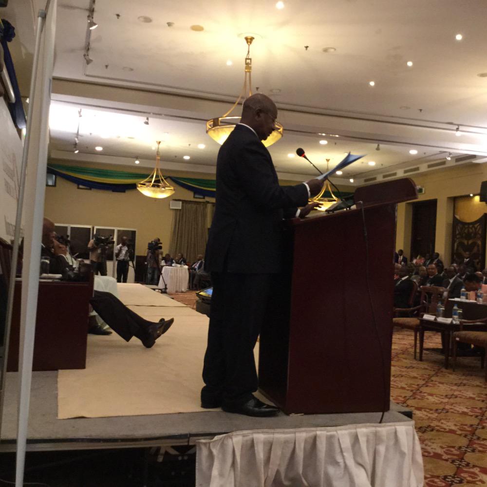 JulieGichuru's tweet image. Ugandan Pres Yoweri Museveni keynote address. Interesting insights on language/dialects #AFLI2015
#AfricanIntegration