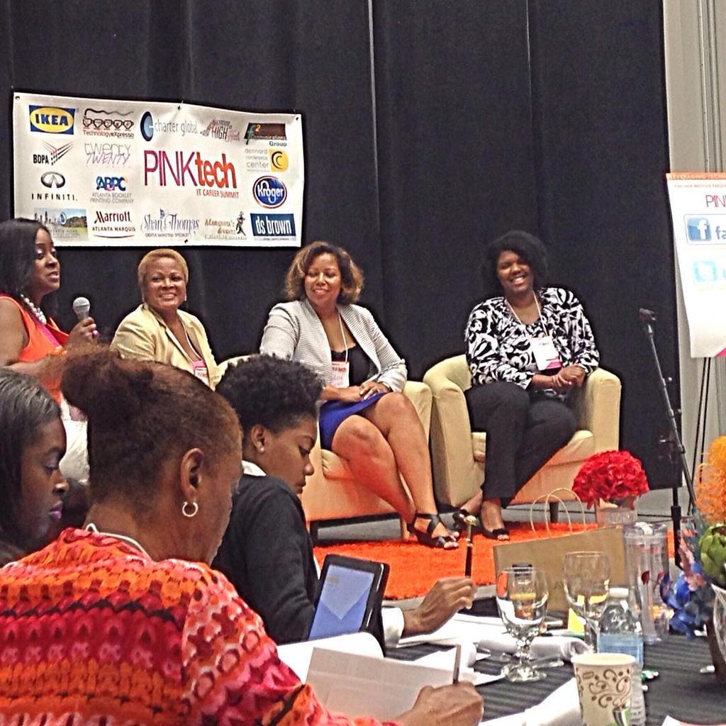 YVONNEBERRY's tweet image. Women’s Social Media &amp;amp; Technology panel is up next!#excited #technology #pinktech #socialmedia #womenpreneur #mompr…