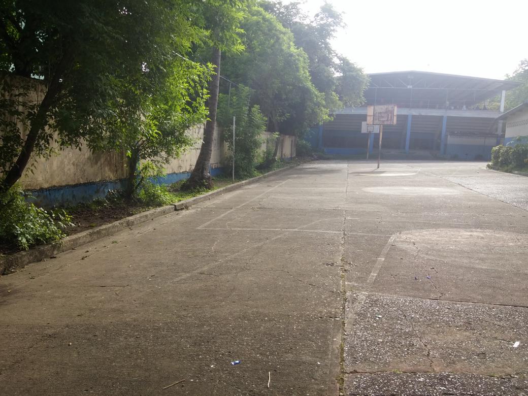 GIRLMALVAHA's tweet photo. @ChanaBD buen dia ste muro en la escuela octavio mendez se esta cayendo, el @Meduca_Panama sabe y no arreglan http://t.co/3fcaIpClWr