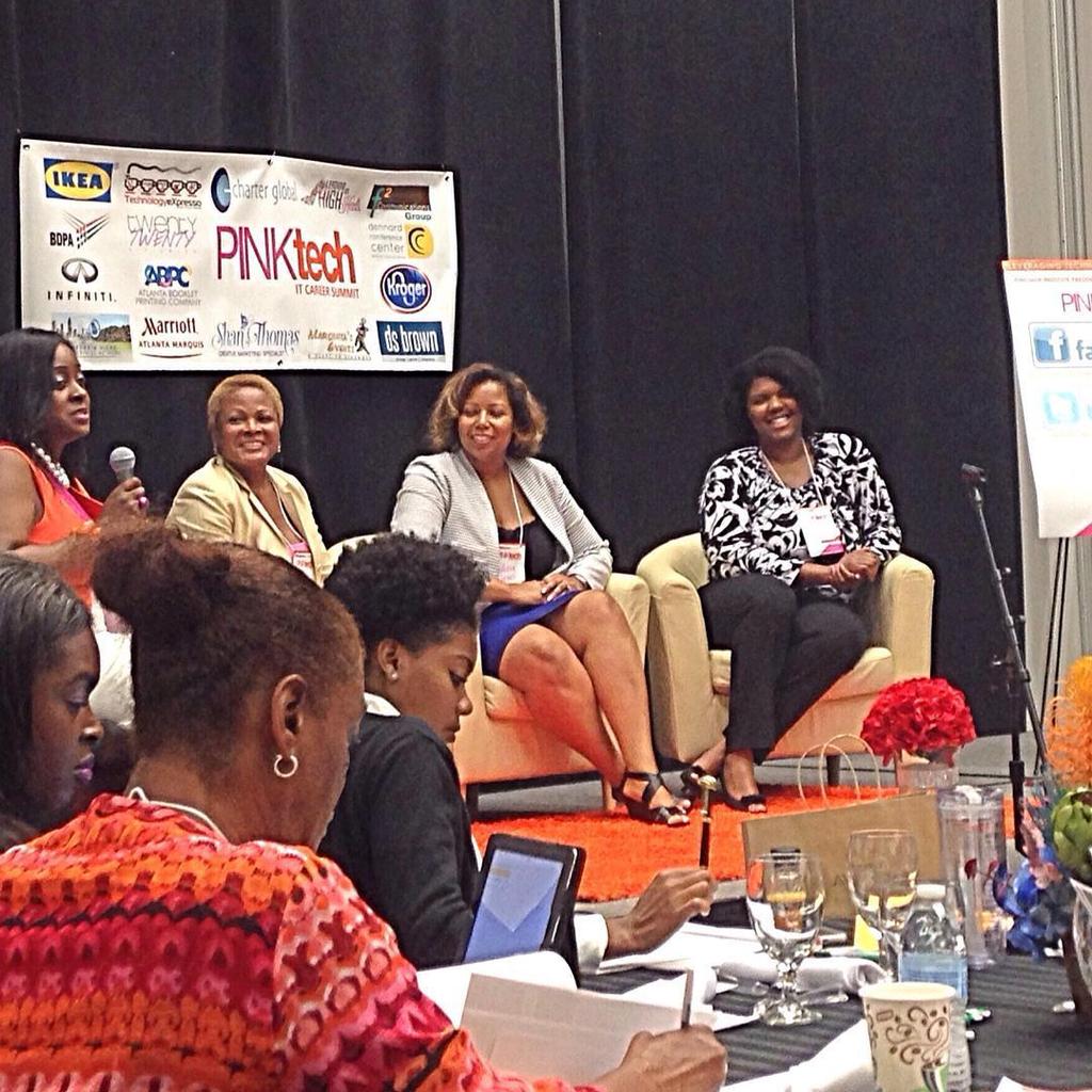 reclaimedkarma's tweet image. Women’s Social Media &amp;amp; Technology panel is up next!#excited #technology #pinktech #socialmedia #womenpreneur #mompr…