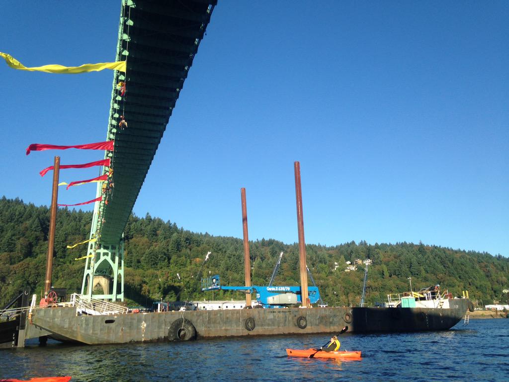 doyoucopyover's tweet image. Barge passes under the bridge with a cherry picker on it #shellno #youshellnotpass