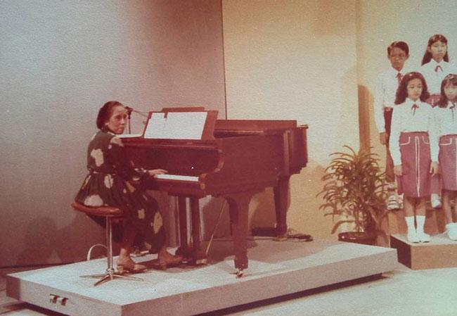 Mengenang Ibu Meinar Loeis, Penggubah Lagu "Bintang Kecil" bit.ly/1I9PTw5