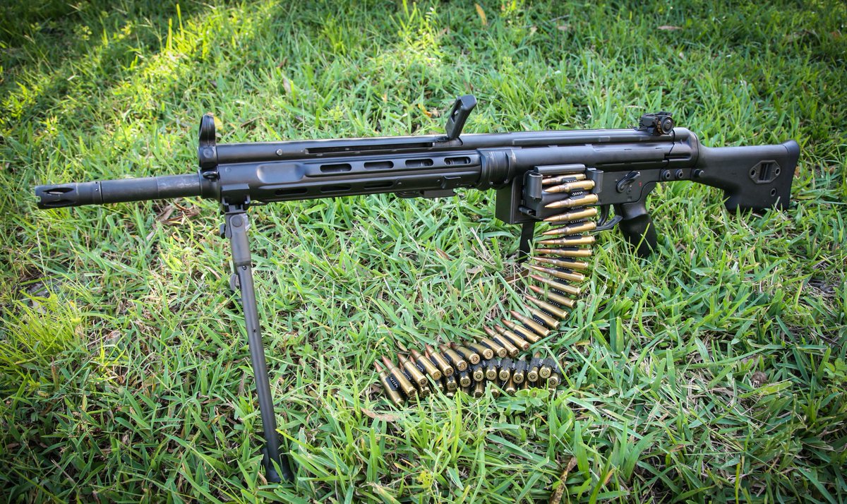 LeftHandCrowe's tweet image. Sometimes, a girl just needs the right accessories.