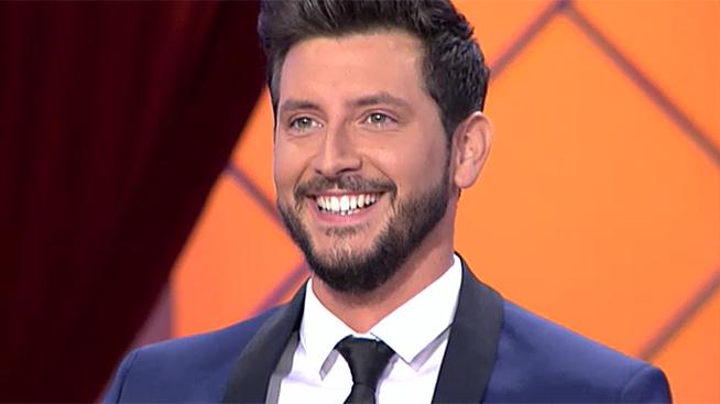 myh_tv's tweet photo. No sabemos cómo estará de nervioso, pero sí que @Manu_LB_ no puede estar más guapo #ManuEligeA http://t.co/eLc5QbjVSb