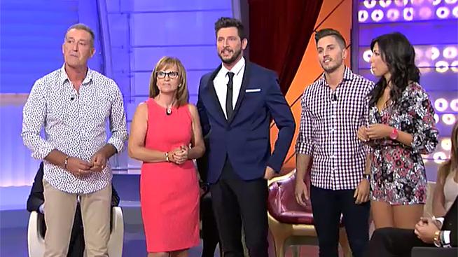 myh_tv's tweet photo. . @Manu_LB_ ha soltado sus primeras lágrimitas de emoción al estar cerca de su familia... ��Qué bonito! #ManuEligeA http://t.co/2HeSk1yz7f