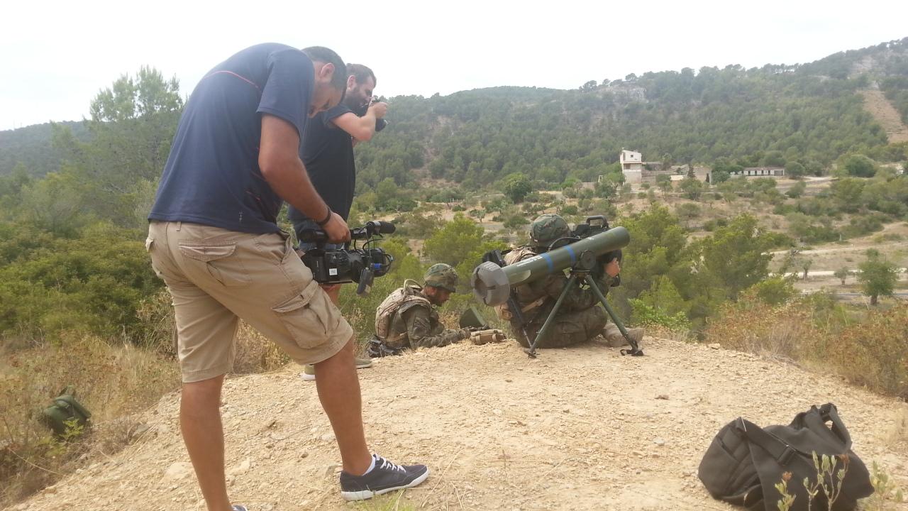 CLKEHo9WsAAOJ7F.jpg:large