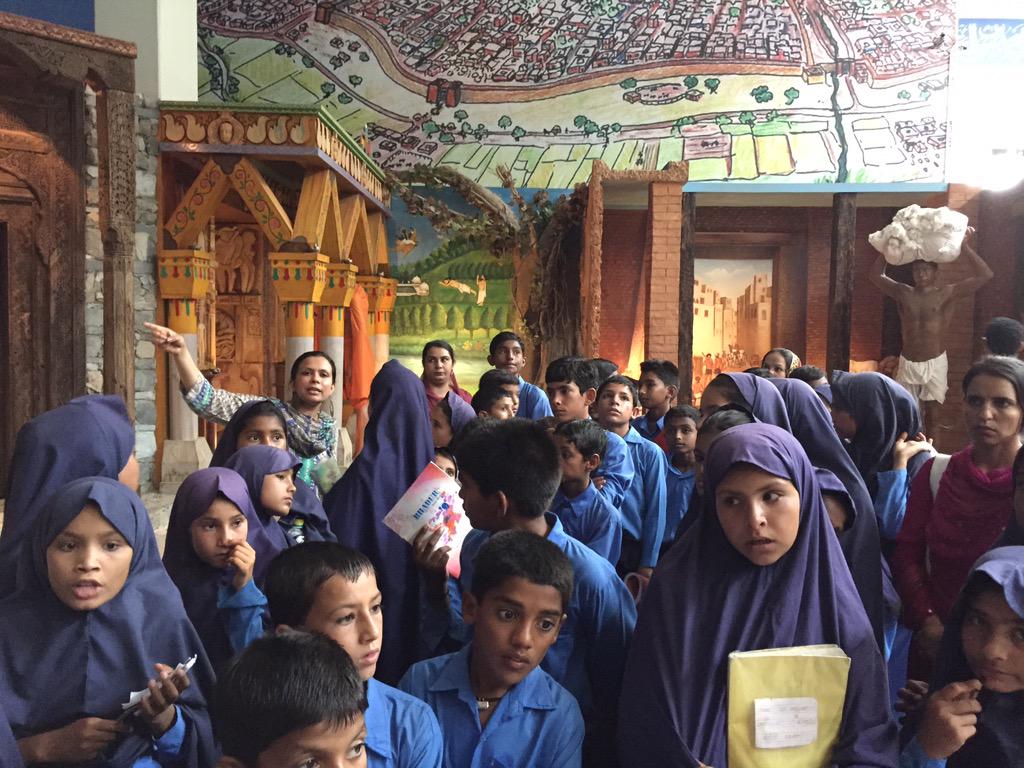 affanjaved's tweet photo. @AmnaYamin teaches #saya children abt Gandhara Civilization @PeacefulPuppets #davisproject @IHouseNYC @ColumbiaSIPA http://t.co/JjTUnqQa6D