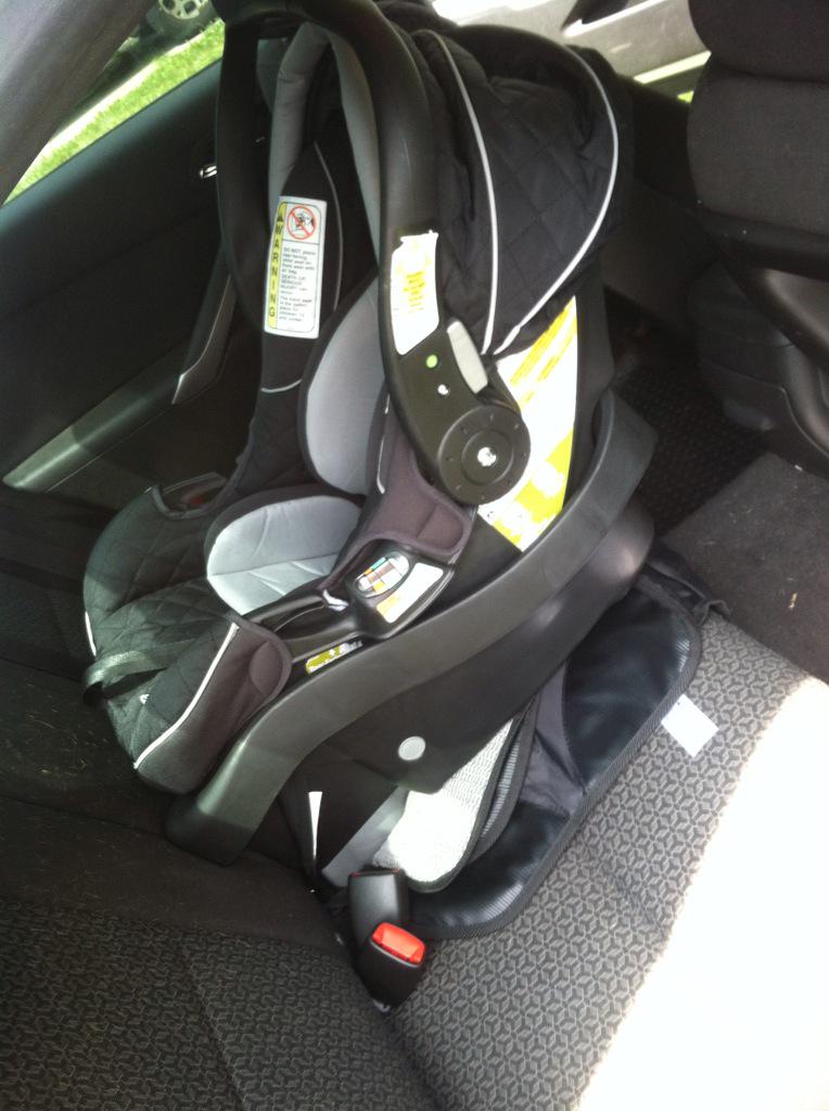alongstreetfox2's tweet photo. Car seat install was harder than I anticipated. Watch me fumble through it later this AM if you please 👶🚙 #dadprep http://t.co/cvvYZazHDT