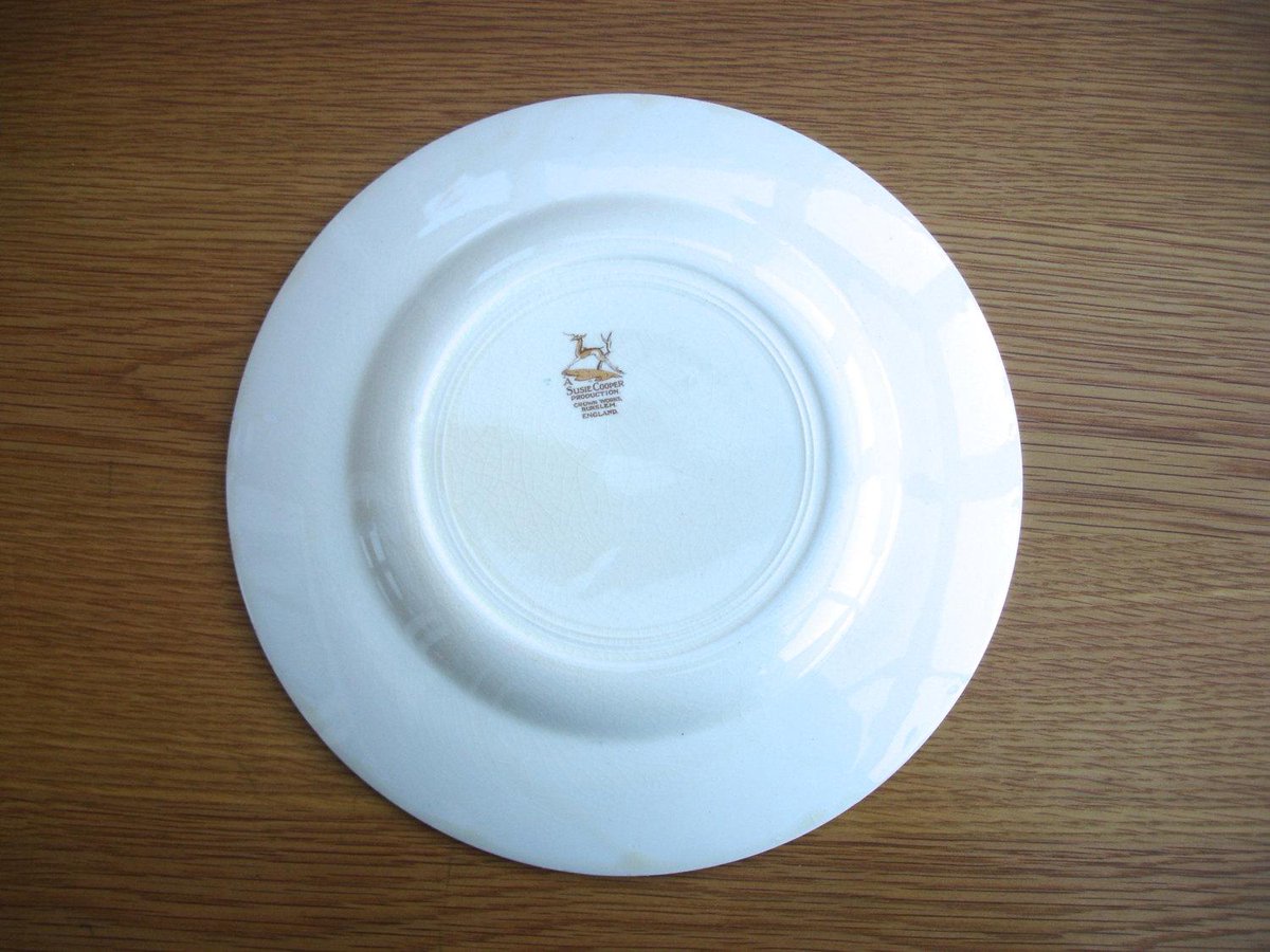 FillyGumbo1's tweet image. 1930s Susie Cooper Plate Collector Plate Dresden Spray Pattern Cro… etsy.com/listing/215443… #FillyGumbo #LeapingDeer