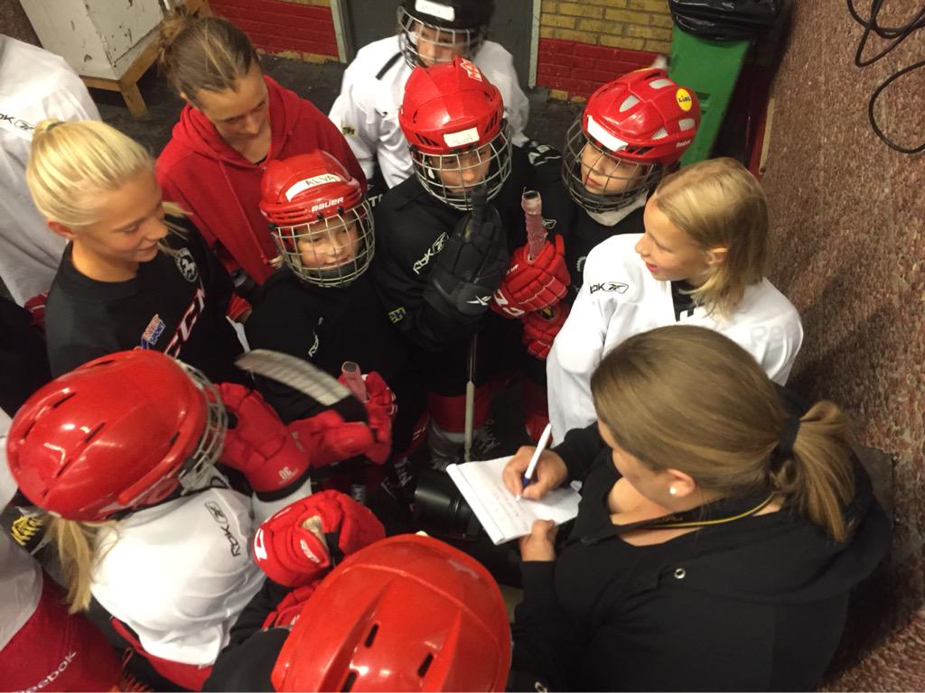 TrojaLjungbyU's tweet photo. Smålänningen gör reportage med Trojatjejer #roothcamp #trojaljungby http://t.co/g5XiYgHKWg