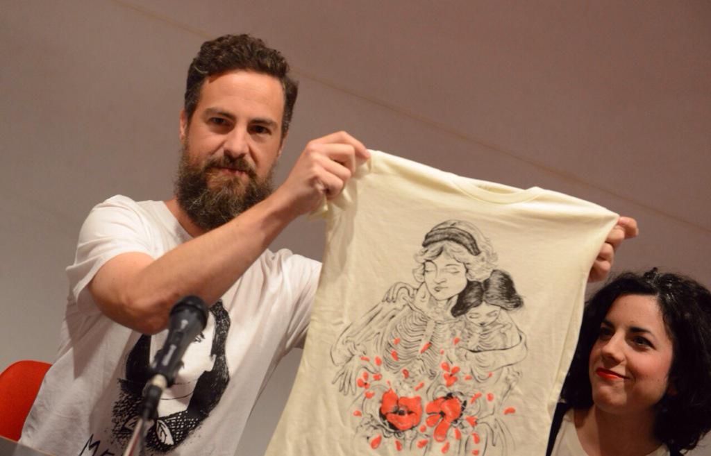 JorgeIvanArgiz's tweet photo. ¿Qué no tenéis las camisetas de Holy Helen? Pues están en la carpa, no pongáis excusas!! #celsius2015 @hijosdeMS http://t.co/E6huNlAAbE