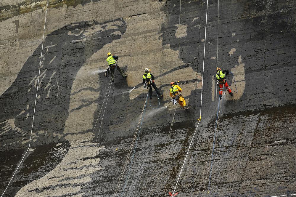 PolishEmbassyUK's tweet photo. The world’s biggest ecological mural on Solina dam in Poland is made using pressurised water | http://t.co/gm5LbZ1UOb http://t.co/Et2r29RFr6