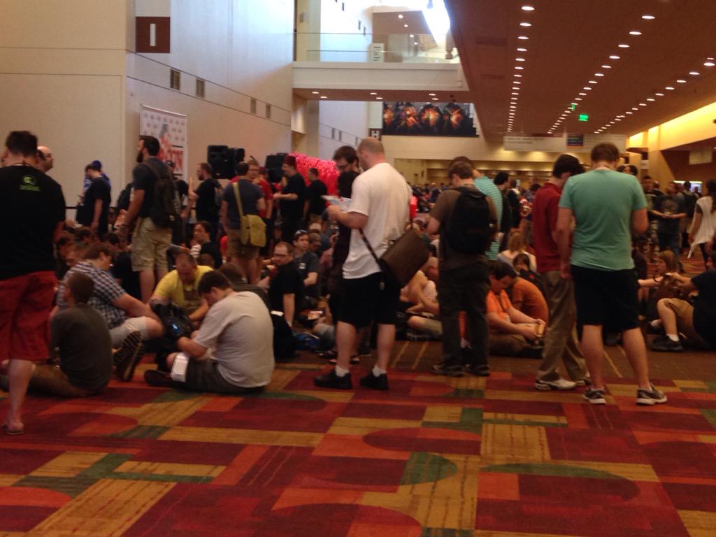 MeepleSyrup's tweet photo. 7:39 line ups begin! #GenCon2014 #GenCant2015 http://t.co/ZdfOfJ34qT