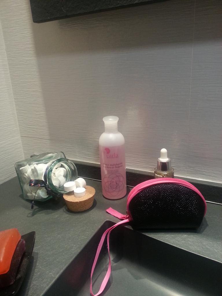 napspain's tweet photo. Hola no tienes @napspain en tu baño, te damos ideas para ponerlas @CarlaBulgariaRB http://t.co/JjcIbwZG0U