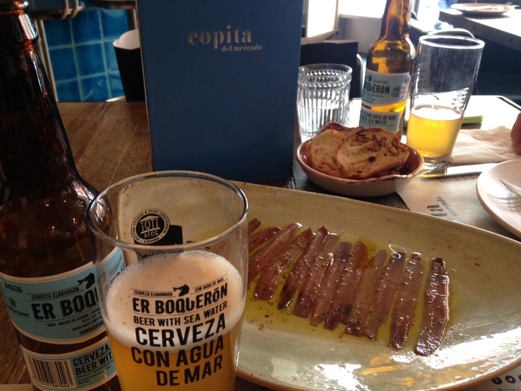 JulienT_uk's tweet photo. Amazing anchovies and beer! Enjoying the sea @copitamercado ! @erboqueron_beer @donbocarte http://t.co/89kAzBPFYr