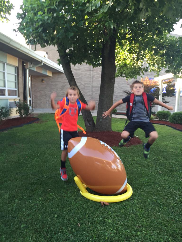 bachwinklejo's tweet image. Kicking off 2015!!! #gccsPrideAndJoy #JJESPirateTweet