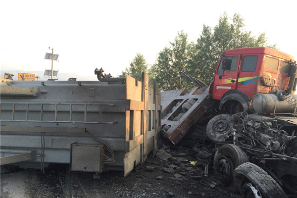 CGTNRadio's tweet photo. 9 Dead, 2 Injured in N China Highway Collision #HighwayCollision
http://t.co/UadaEZ08W0 http://t.co/VC4MvVcSDa