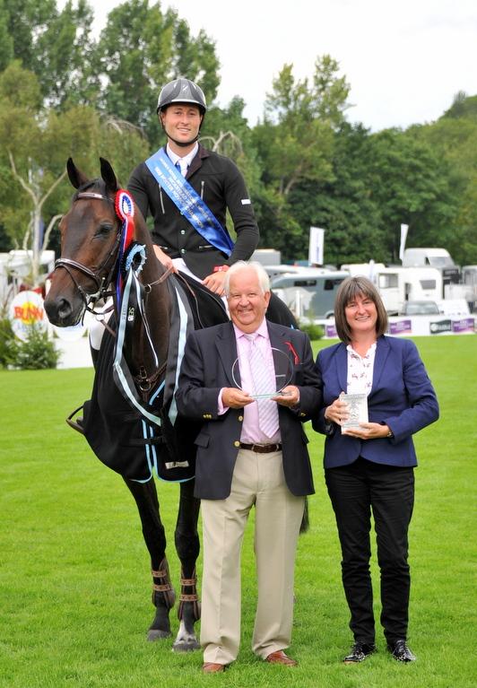 Adrian Whiteway &amp; Cojack - <a href="/SEIB_Insurance/">SEIB Insurance</a> Winter Novice Champions 2015!! Thanks @spidgephotos britishshowjumping.co.uk/media/news/sei…