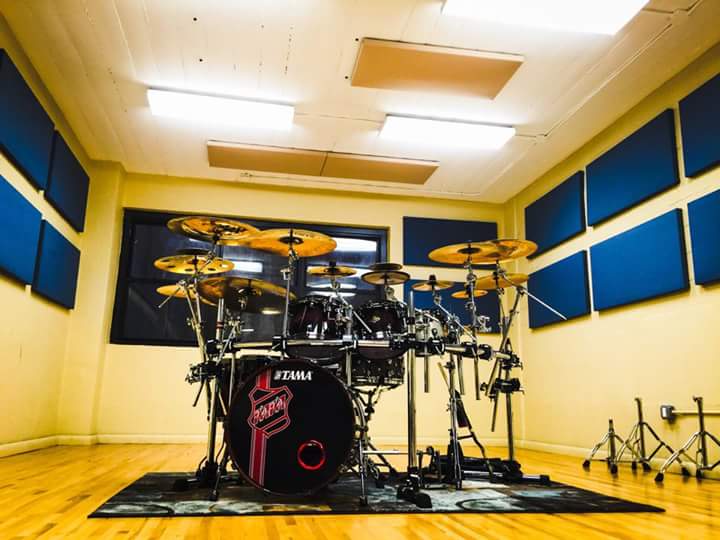 AwakenTheMetal's tweet photo. Tracking the new AWAKEN album tomorrow! How many shares can we get for Mike's kit? #music #nyc #drums #metal #rock http://t.co/HEGq21At9I