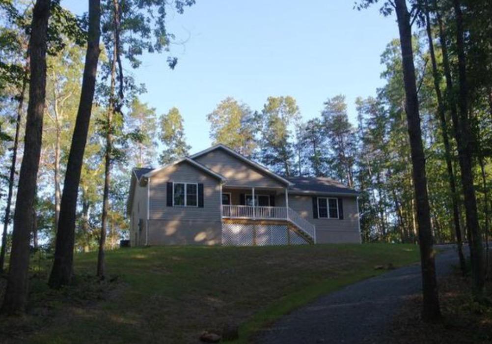 TraceyTant's tweet photo. We found the perfect house! #prayingwegetit #gettingaloan #itshappening #omg #househunters #househunting #firsthouse http://t.co/qH1pEGNqyo