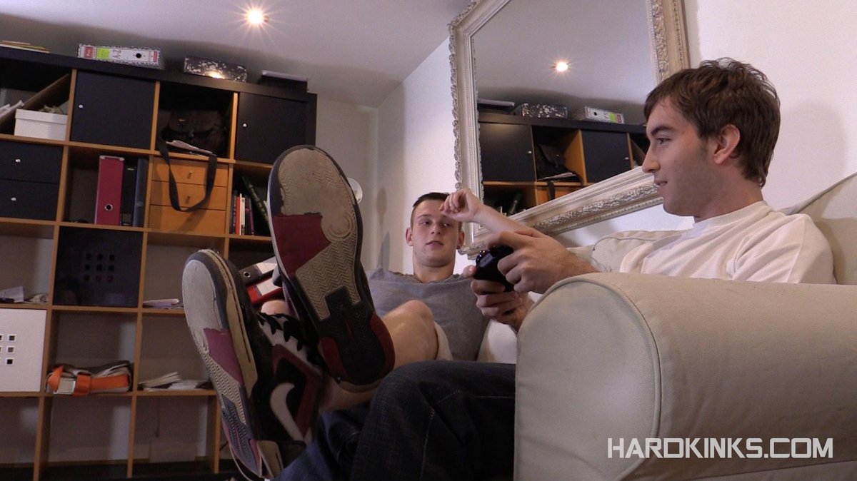 hardkinks's tweet photo. You are my footrest http://t.co/pr71AwOW9z @TylerRoding #slave7 #gayfeet #bdsm http://t.co/uMewiH69J4