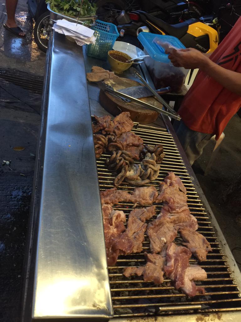 SaipinChutima's tweet photo. When in #ChiangMai gotta do what natives do and eat at #TongTemToh http://t.co/J8ieWLfKz6