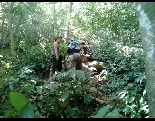 Pendakian menuju puncak gunung parang