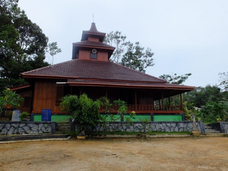 Wisata Religi di Bangka, Ada Masjid Unik 100% dari Kayu detik.id/6smuZs via @detiktravel
