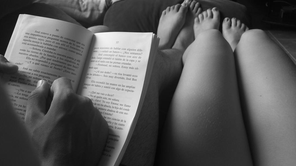 Mañanas de lectura, juntos. #ElSeñorDelCero #Sidisifr #lecturas #Juntos 😍