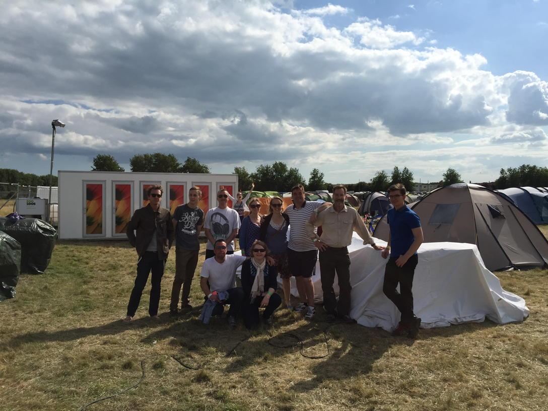 davidingall's tweet photo. The #survivors photo of all those who finished packing up @StSepulchres marquee #helloFocus #GoodbyeFocus #heroes http://t.co/GK9F0nOXBi