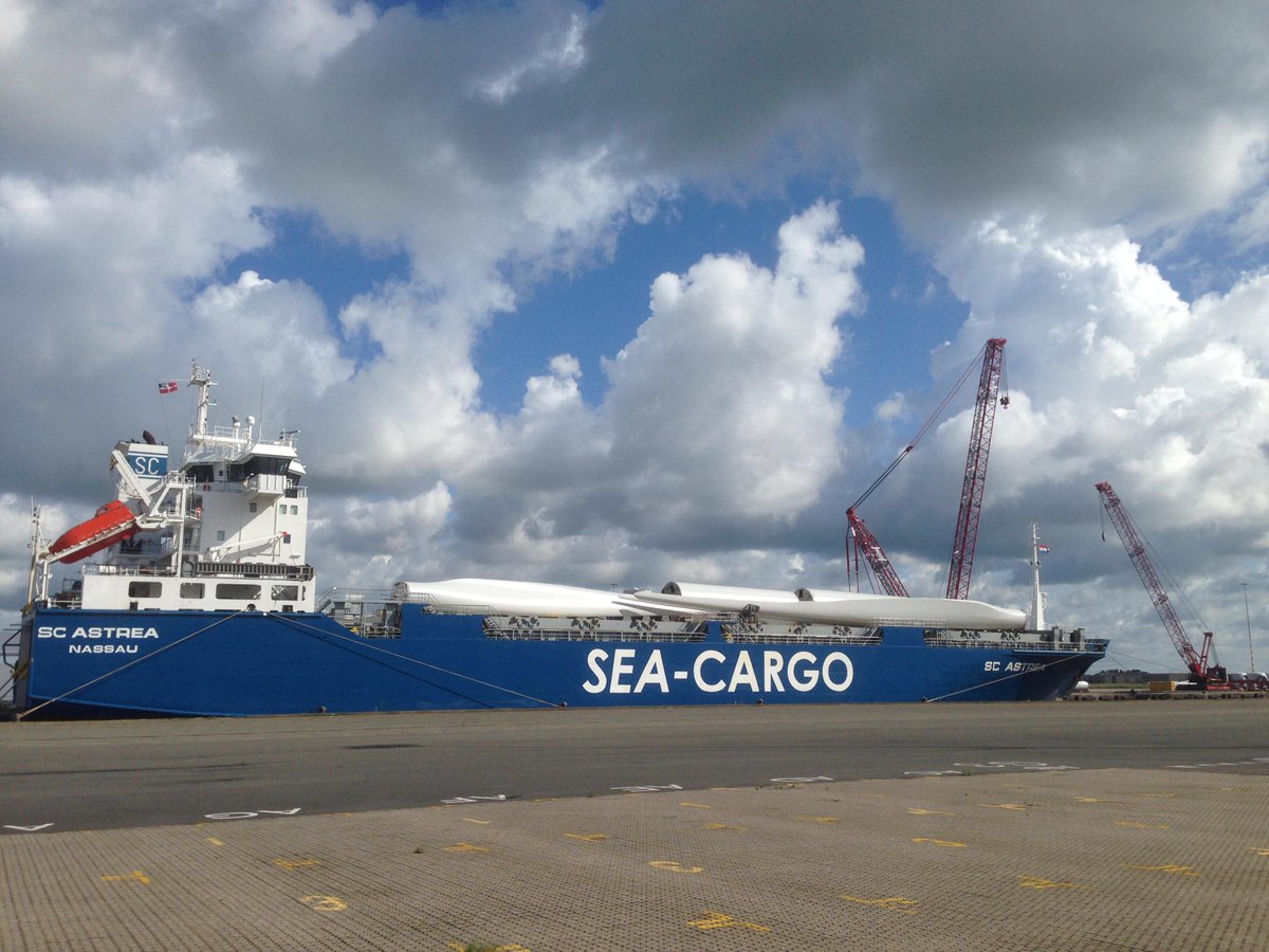 Westermeerwind's tweet image. Nieuwe lading windturbineonderdelen #Westermeerwind aangekomen in haven Amsterdam