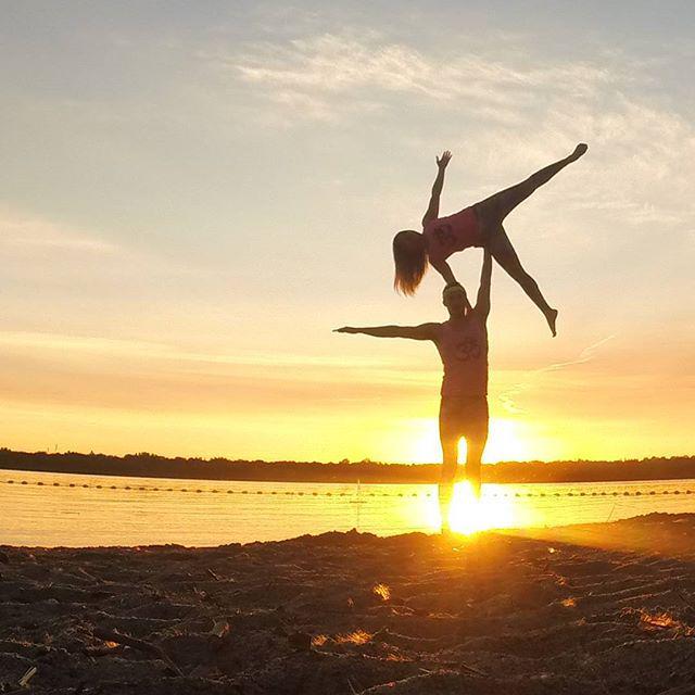 SmileyOm's tweet photo. High side star at sunset. :) 🌞🌝🌚 #AcroRevolution #Ottawa #AcroyogaOttawa #SmileyOm #Yoga #PartnerYoga #FitCouple #F… http://t.co/YZkBRXdkYq