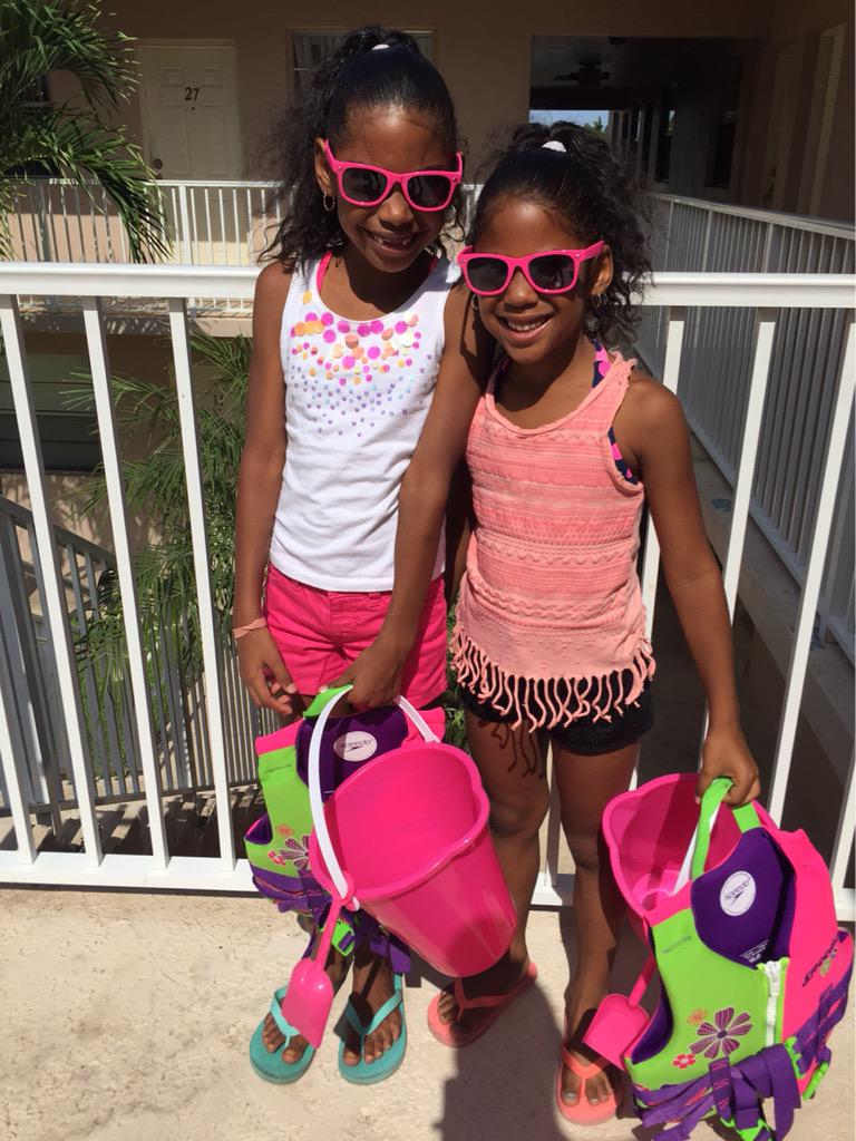 Natys_Thoughts's tweet photo. Missing my munchkins 😢 One more month! 😘 http://t.co/yzvDA2zdr5