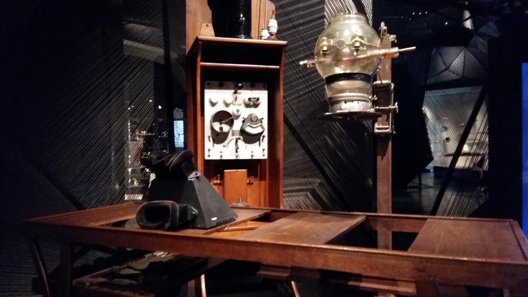 MarineBellier's tweet photo. Devinette : à quoi ser(vai)t cette étrange machine ? @mdc_confluences http://t.co/Hjlj5pY8uD
