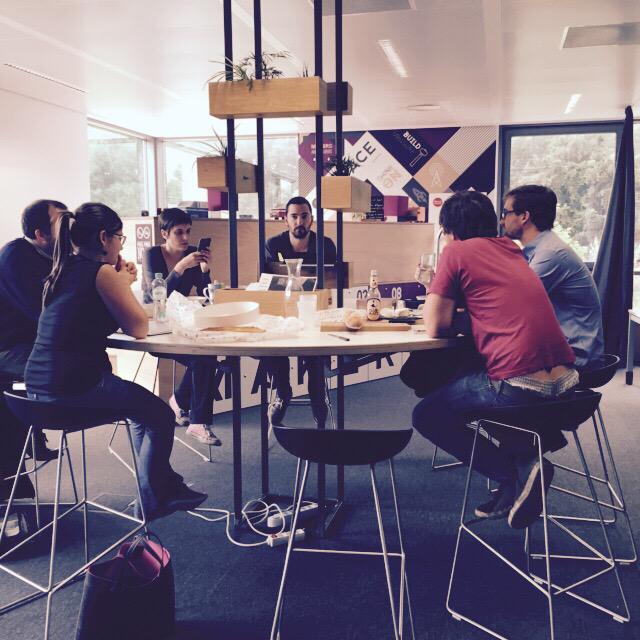 offbar_onspace's tweet photo. #pitchlunch 1 fois par mois au #offbar_onspace #testetonidee http://t.co/WJ7FaOjuzl