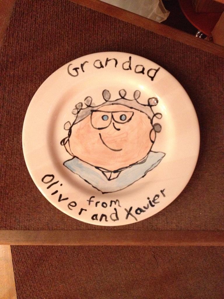 PennikkityPots's tweet photo. Loving this plate painted @PennikkityPots lovely gift for someone special http://t.co/veLlp2Csbr