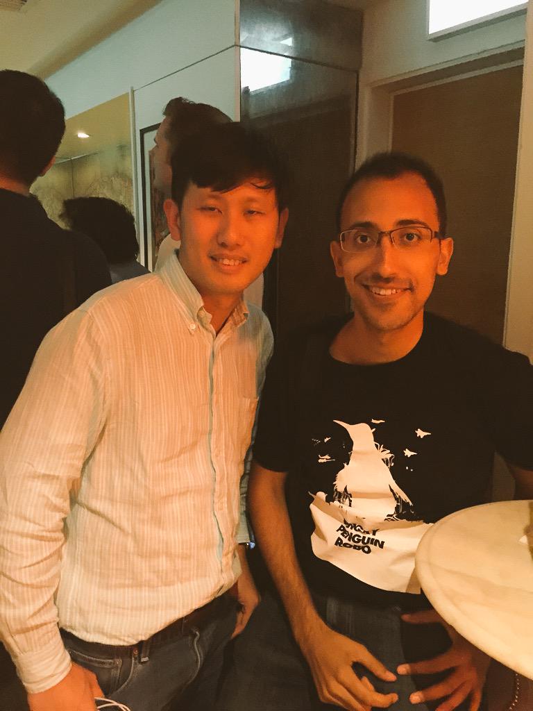 bernardleong's tweet photo. The ladies from Notey take @CorbinDB &amp; I pub crawling via Lan Kwai Fong &amp; take selfies with Apple Watch @RISEConfHQ http://t.co/n9AdB62US4