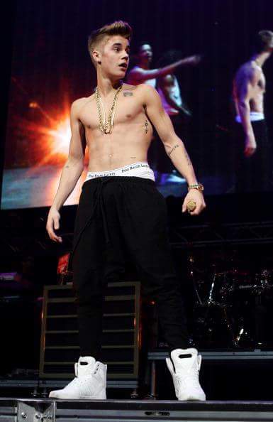 dontmeysin's tweet photo. çoklular rt eşittir dört oy yirmi üç #MTVHottest Justin Bieber http://t.co/5oFZYsgAtR