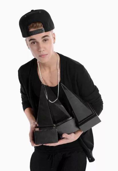 dontmeysin's tweet photo. çoklular rt eşittir dört oy yirmi üç #MTVHottest Justin Bieber http://t.co/5oFZYsgAtR