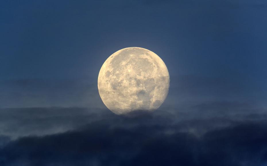 A Blue Moon Is Coming This Friday buff.ly/1KC9Ezt